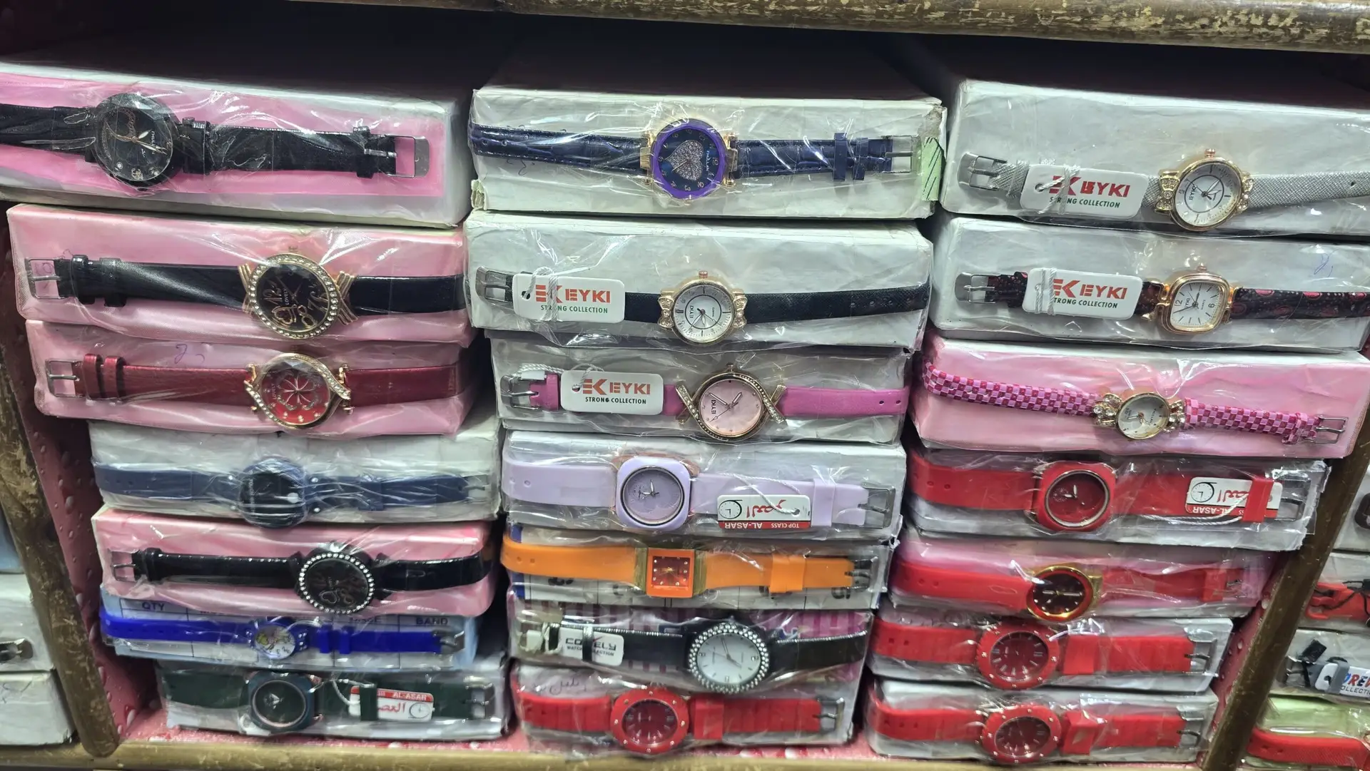 Luxury Women's Silicon & Leather Strap Watch Collection - Image 4