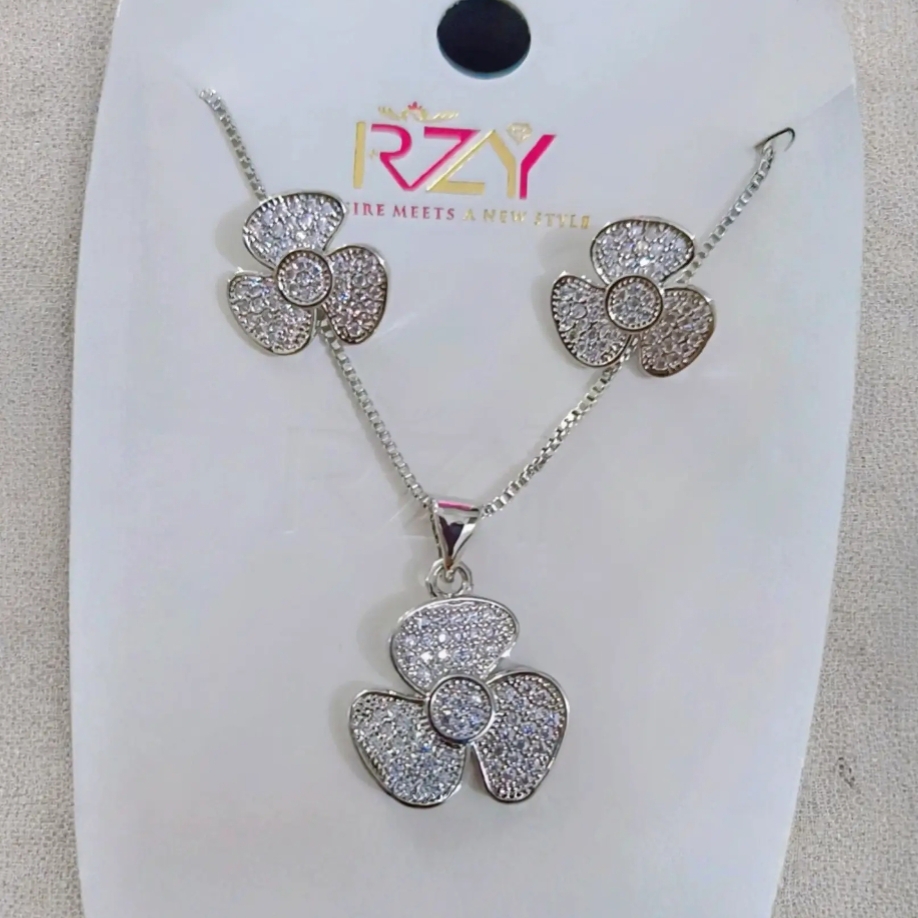 Premium RZY Silver-Tone Clover Pendant Set